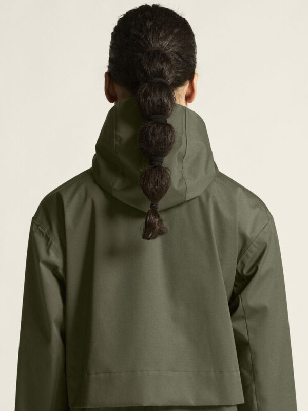 1916380-0-1304010720 URBAN PARKA WOMAN